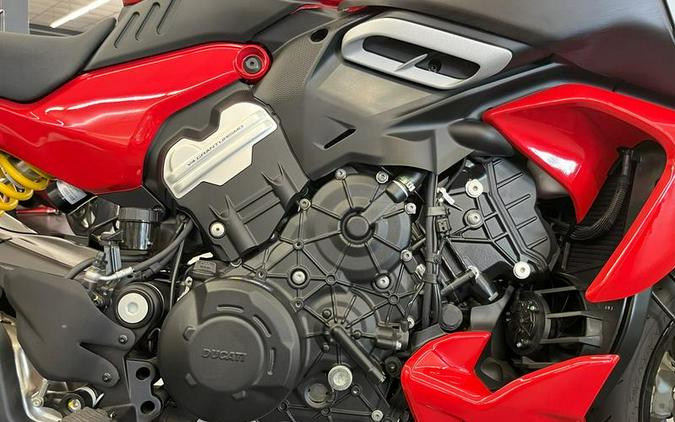 2024 Ducati Diavel V4 Red