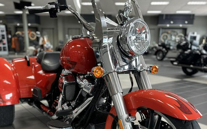 2017 Harley-Davidson® Freewheeler® Custom Colour Laguna Orange