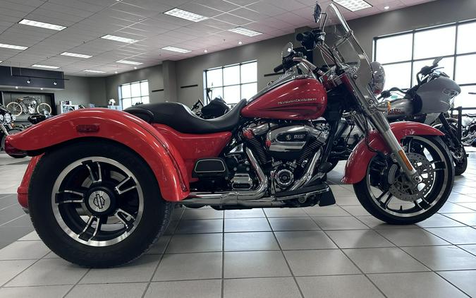 2017 Harley-Davidson® Freewheeler® Custom Colour Laguna Orange