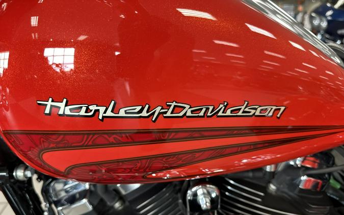 2017 Harley-Davidson® Freewheeler® Custom Colour Laguna Orange