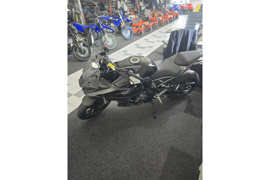 2025 Suzuki GSX-S 8R