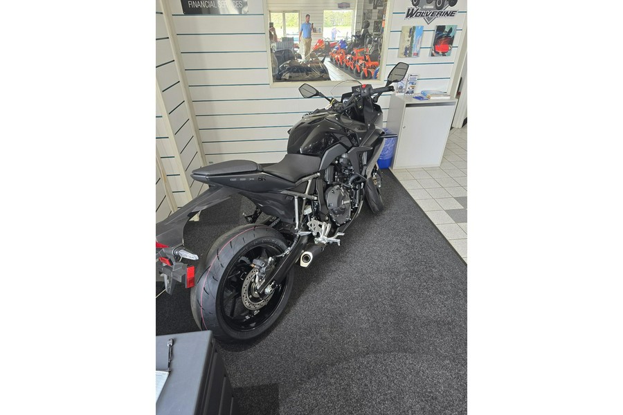 2025 Suzuki GSX-S 8R