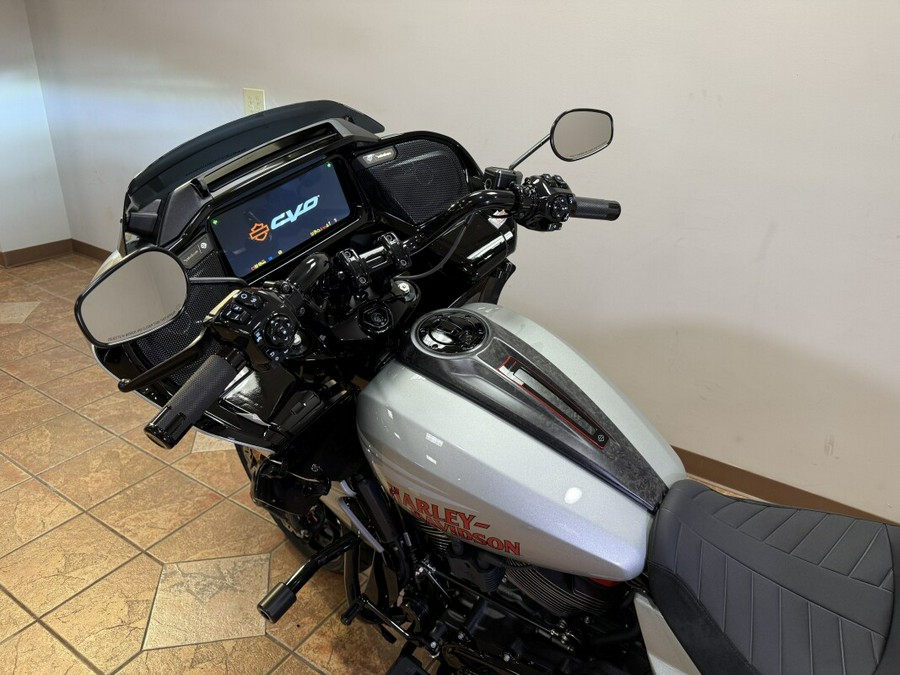 2025 FLTRXSTSE CVO™ Road Glide® ST