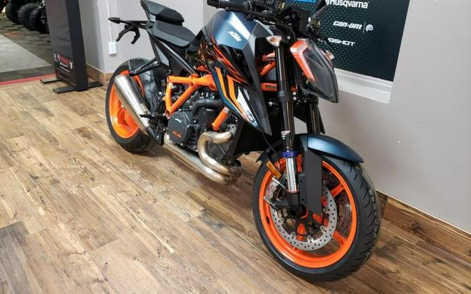 2022 KTM 1290 Super Duke R Evo Review [17 Track + Street Fast Facts]