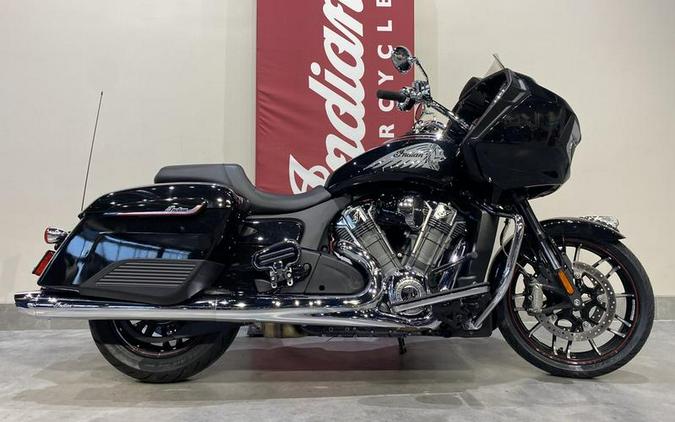 2021 Indian Motorcycle® Challenger® Limited Thunder Black Pearl