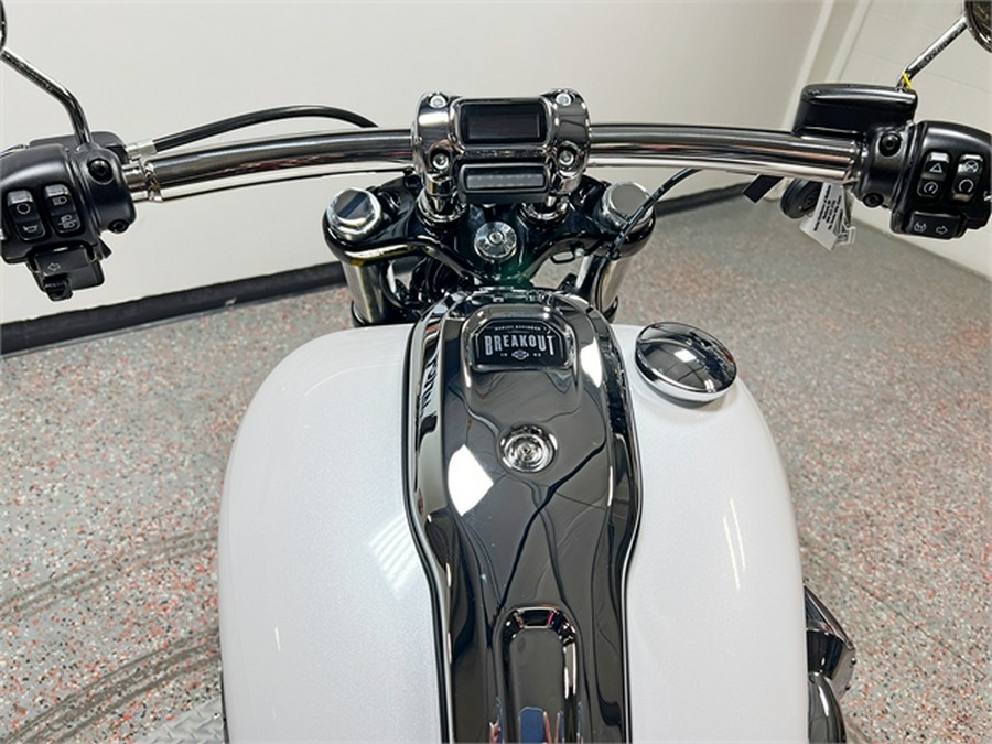 2024 Harley-Davidson Breakout FXBR White Onyx Pearl