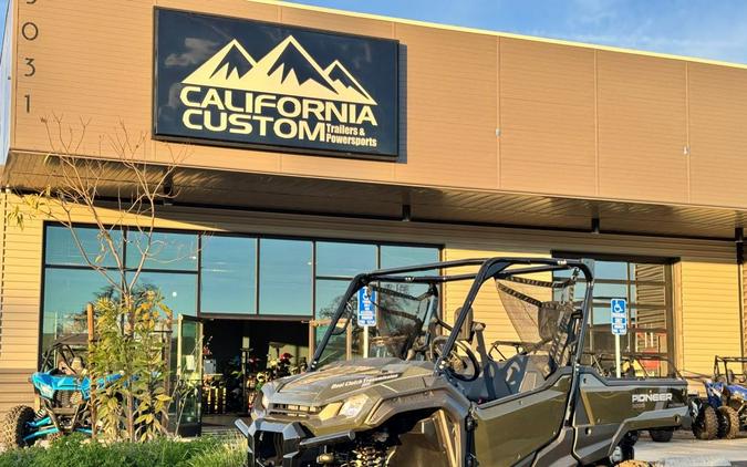 2025 Honda Pioneer 1000 Deluxe