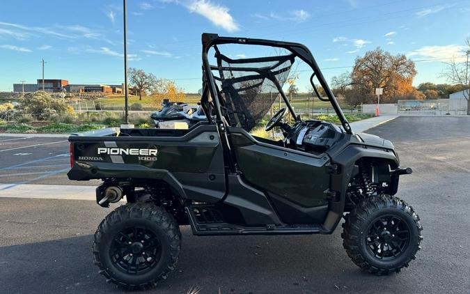 2025 Honda Pioneer 1000 Deluxe