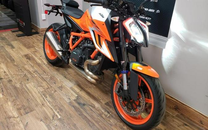 2022 KTM 1290 Super Duke R Evo Review [17 Track + Street Fast Facts]