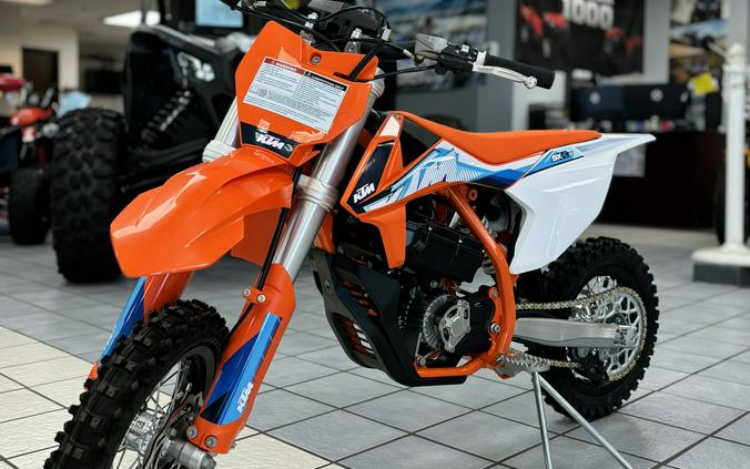 2023 KTM SX-E 3 First Look [Just In Time For Christmas]