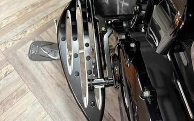 2016 Harley-Davidson® FLSS - Softail Slim® S