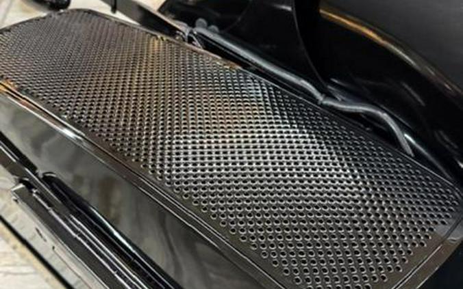 2016 Harley-Davidson® FLSS - Softail Slim® S