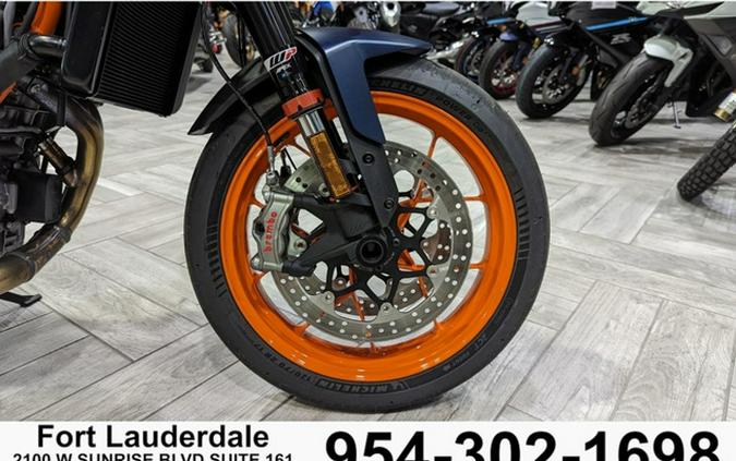 2022 KTM Duke 890 R