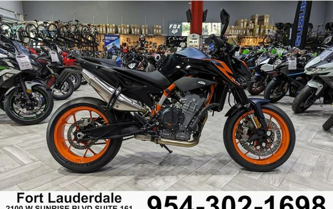 2022 KTM Duke 890 R