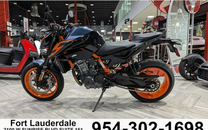 2022 KTM Duke 890 R