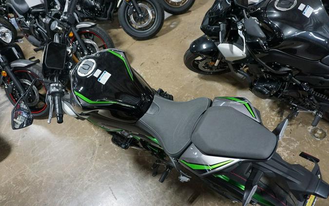 2025 Kawasaki Z900 SE ABS