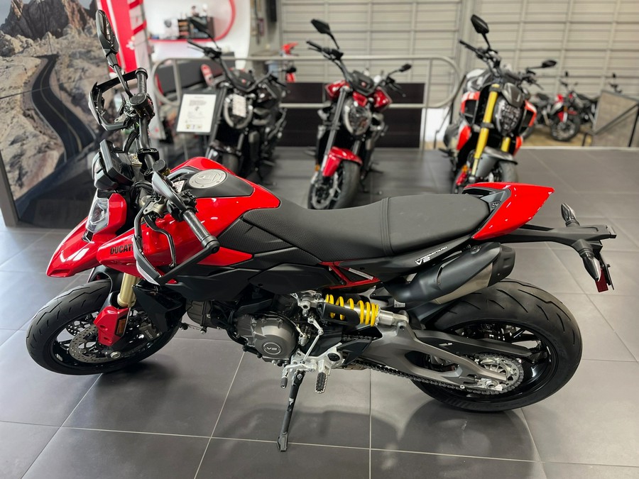 2026 Ducati Hypermotard V2
