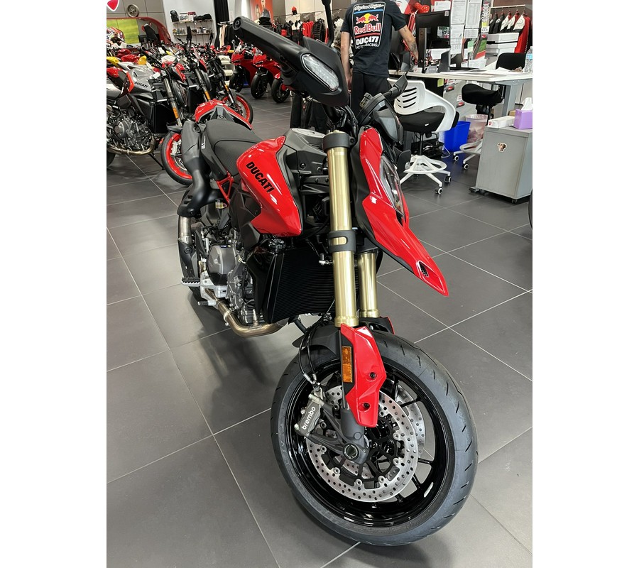 2026 Ducati Hypermotard V2