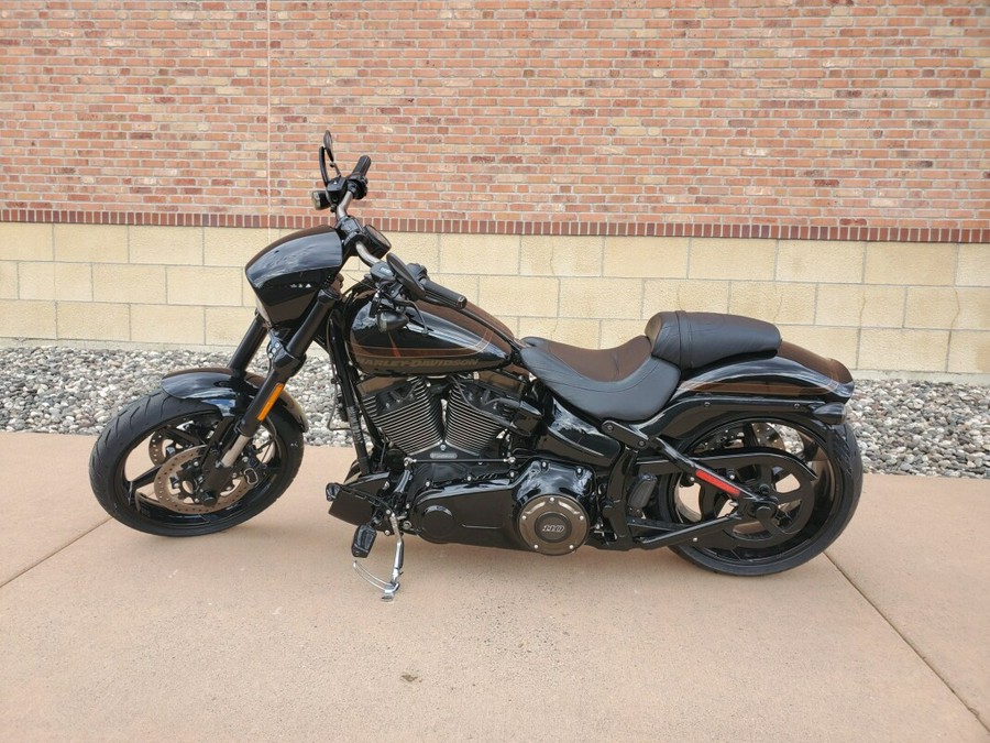 2017 Harley Davidson Cvo™ Pro Street Breakout Starfire Blackstarfire