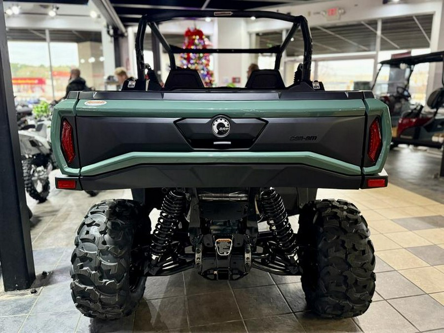 2026 Can-Am® Commander DPS 700