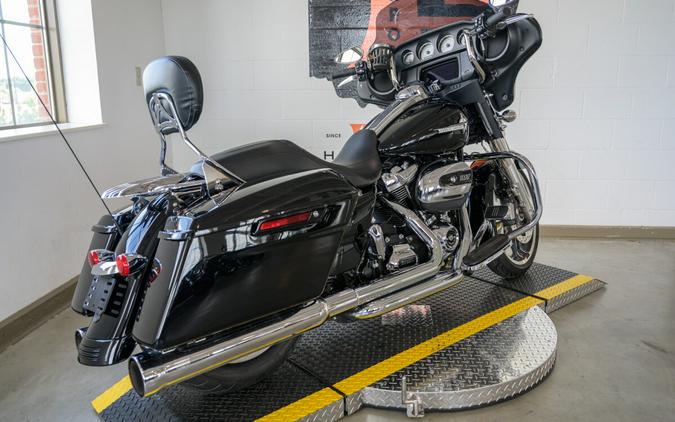 2019 Harley-Davidson Street Glide Grand American Touring FLHX