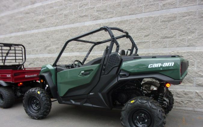 2024 Can-Am® Commander DPS 700