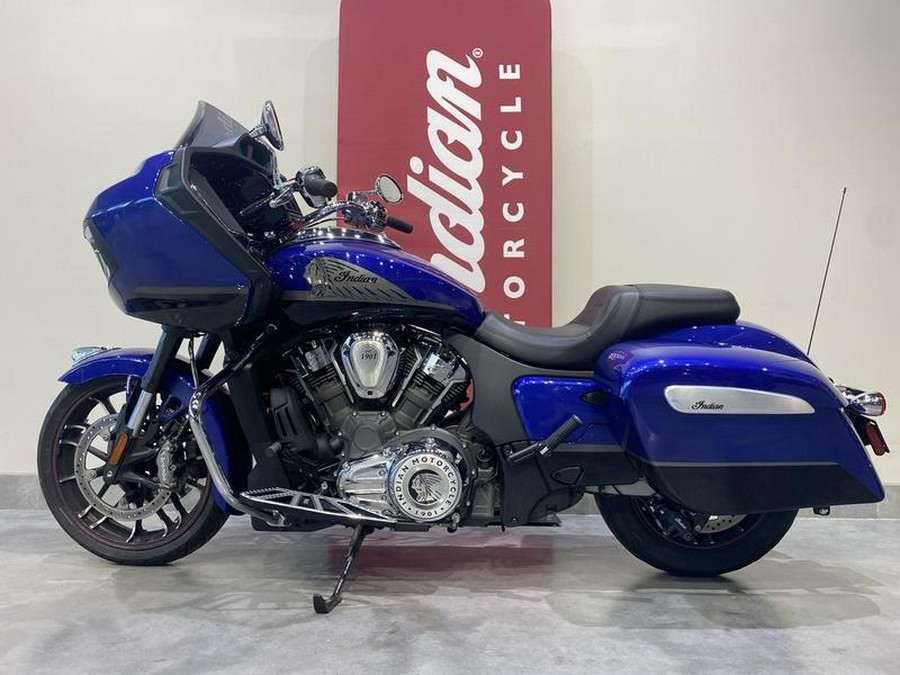 2022 Indian Motorcycle® Challenger® Limited Spirit Blue Metallic/Black Metallic