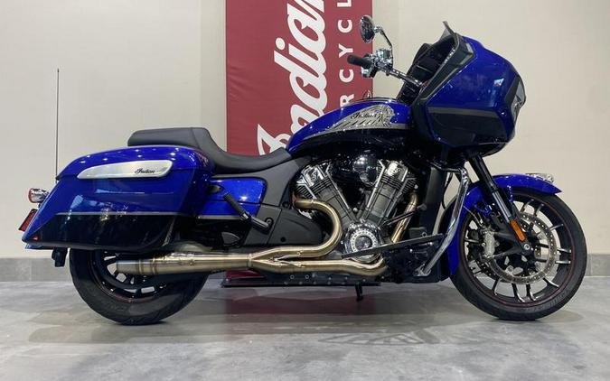 2022 Indian Motorcycle® Challenger® Limited Spirit Blue Metallic/Black Metallic