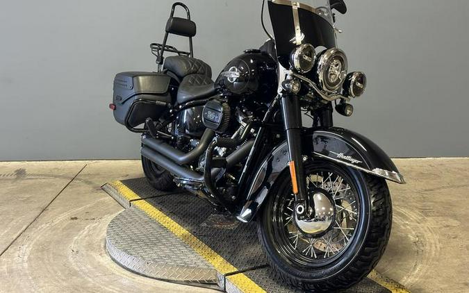 2019 Harley-Davidson® FLHCS - Heritage Classic 114