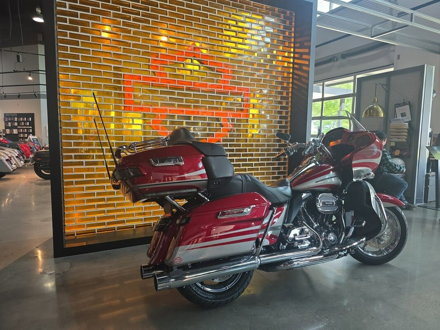 FLTRUSE 2016 CVO™ Road Glide® Ultra