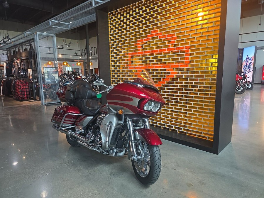 FLTRUSE 2016 CVO™ Road Glide® Ultra