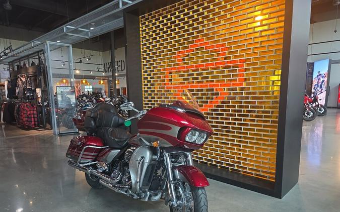 FLTRUSE 2016 CVO™ Road Glide® Ultra