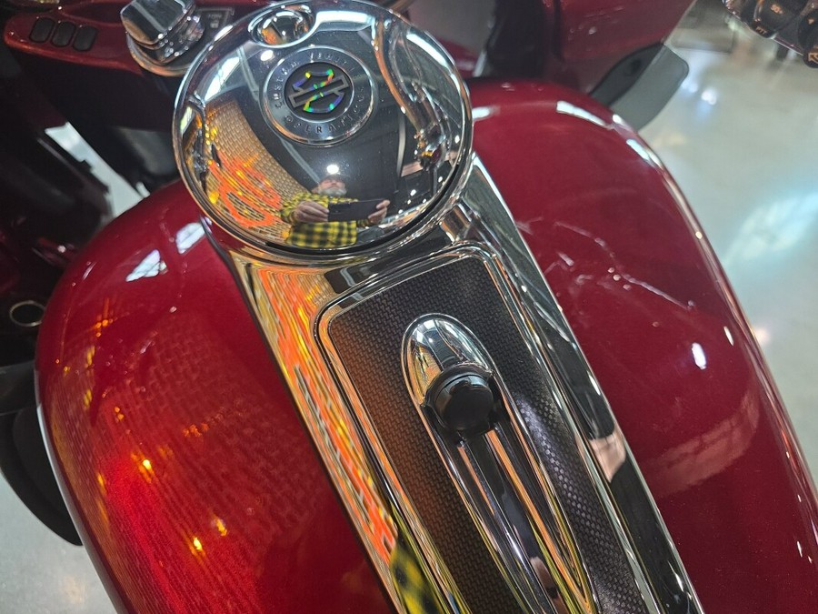 FLTRUSE 2016 CVO™ Road Glide® Ultra