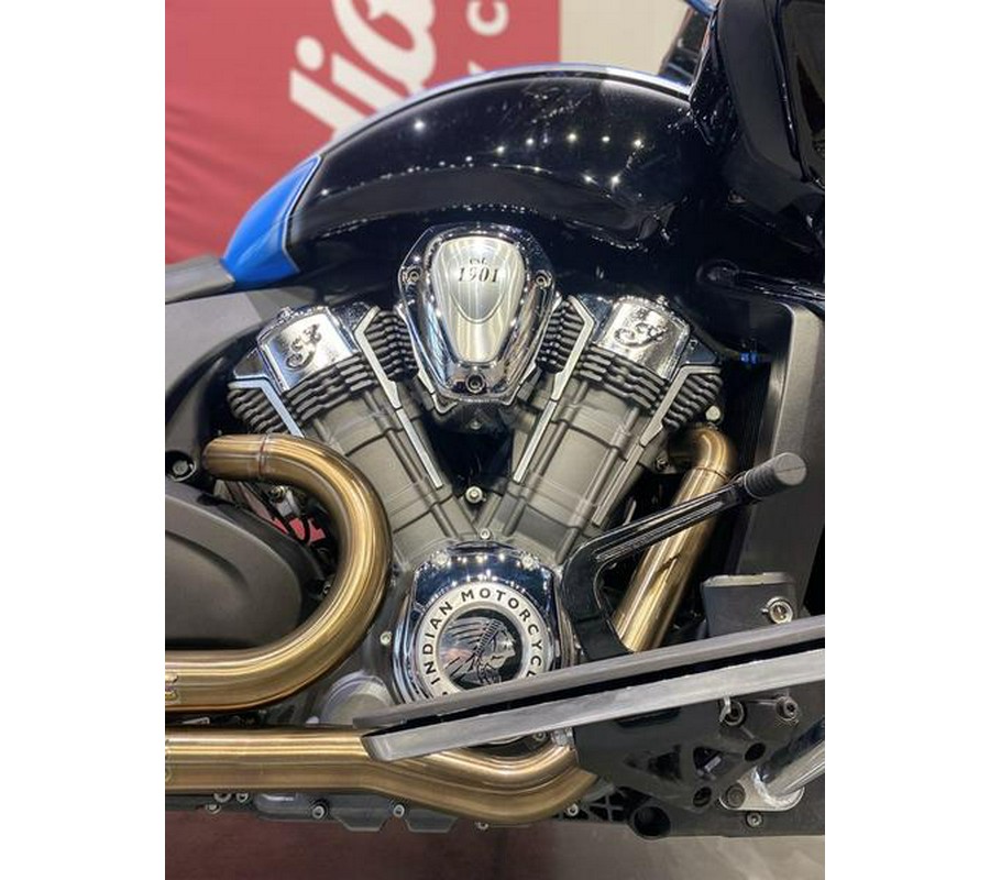 2022 Indian Motorcycle® Challenger® Limited Spirit Blue Metallic/Black Metallic