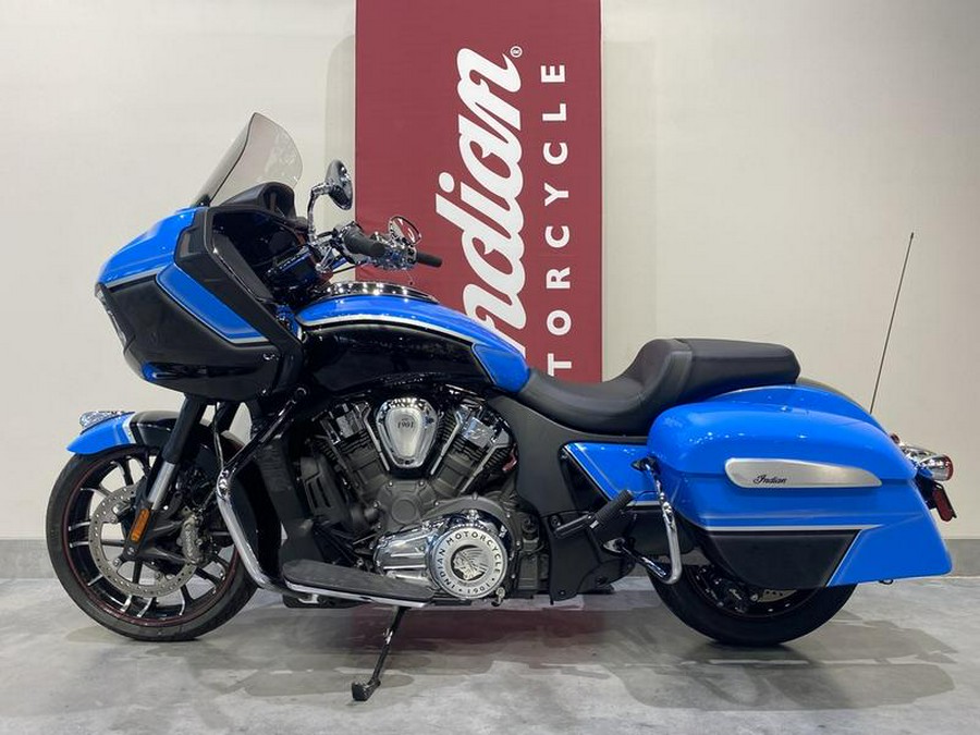 2022 Indian Motorcycle® Challenger® Limited Spirit Blue Metallic/Black Metallic