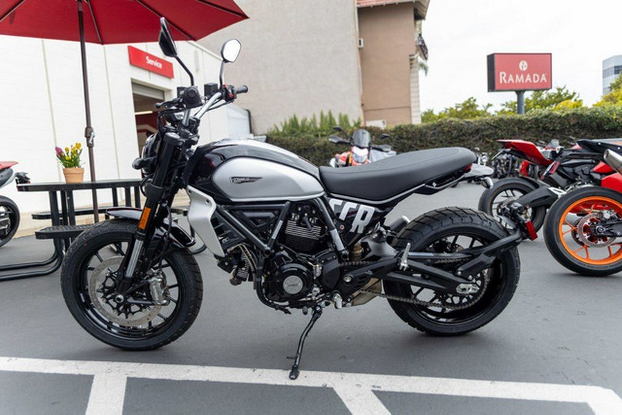 2025 Ducati Scrambler Icon Thrilling Black