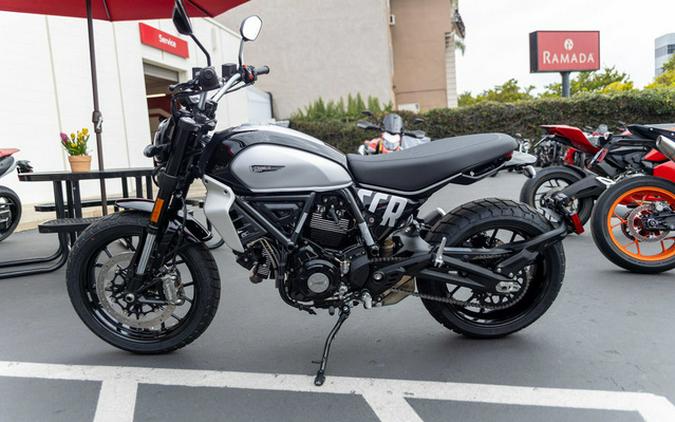 2025 Ducati Scrambler Icon Thrilling Black