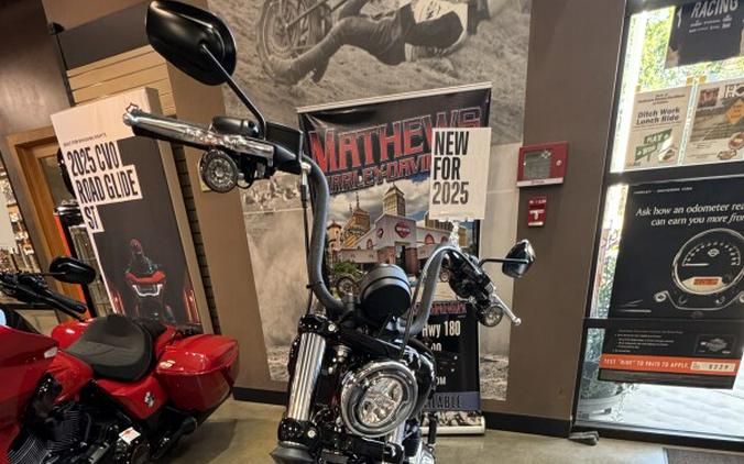 2025 Harley-Davidson Street Bob® Vivid Black