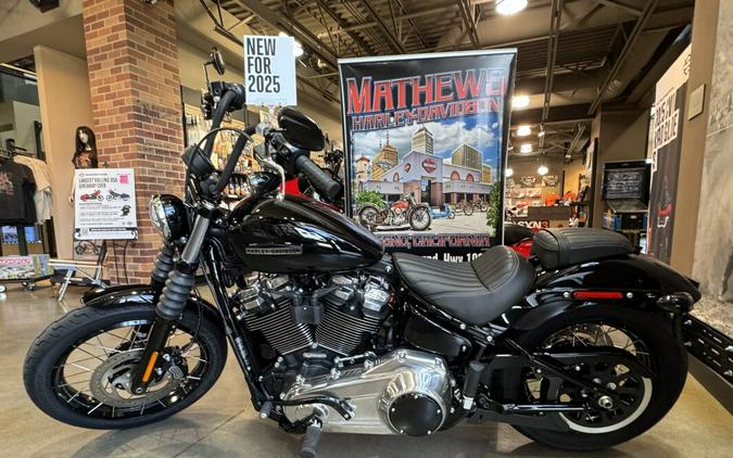 2025 Harley-Davidson Street Bob® Vivid Black