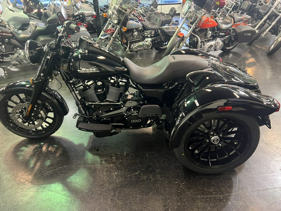 2023 Harley-Davidson Freewheeler Vivid Black FLRT