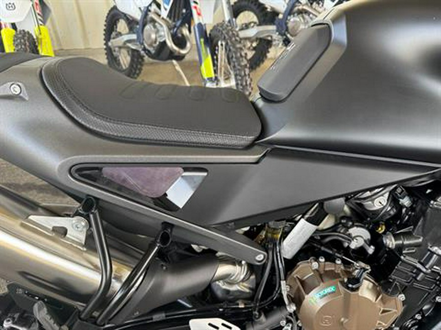 2025 Husqvarna Svartpilen 801
