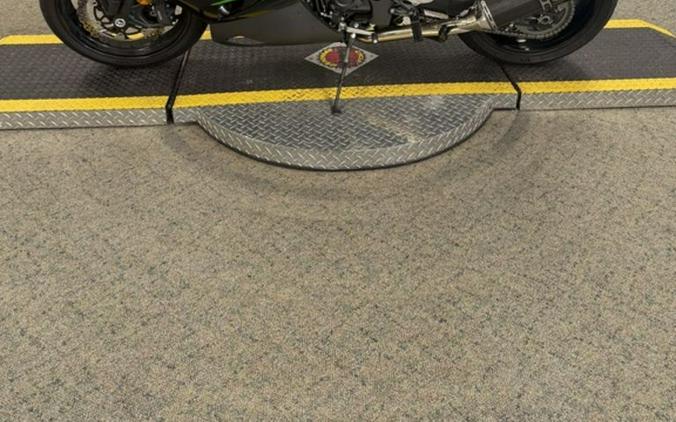 2017 Kawasaki Ninja® ZX™-14R ABS