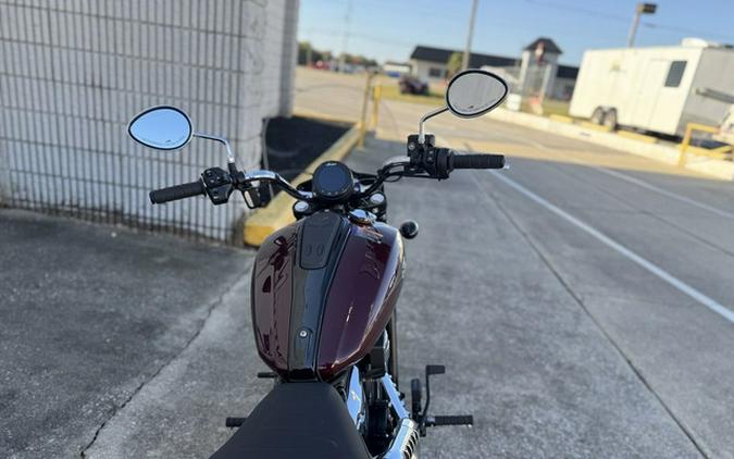2025 Indian Super Scout Maroon Metallic With Graphics