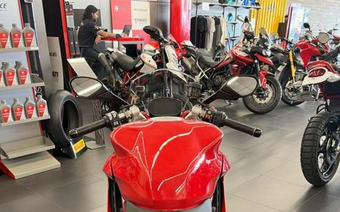 2024 Ducati Supersport 950 Red