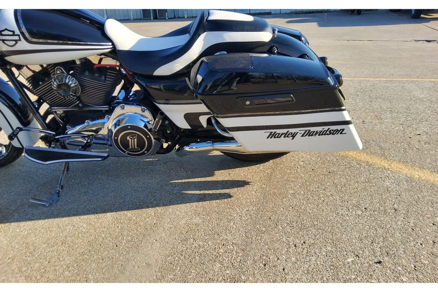 2011 Harley-Davidson® ROAD GLIDE