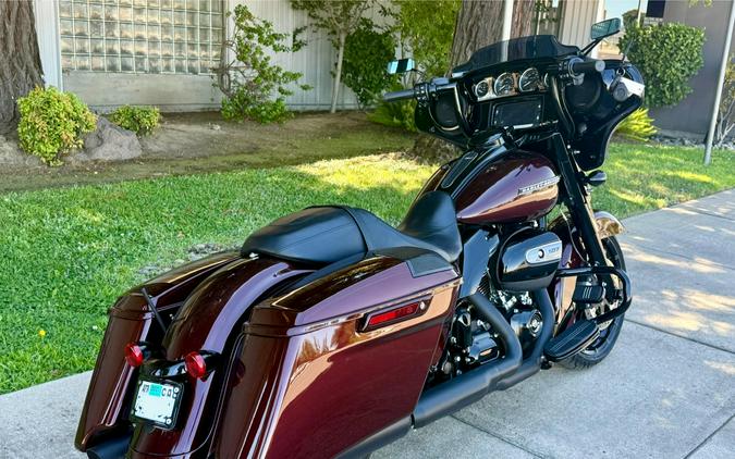 FLHXS 2018 Street Glide® Special