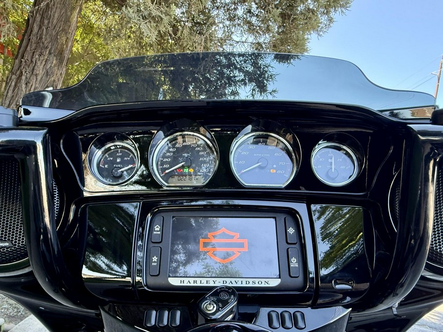 FLHXS 2018 Street Glide Special