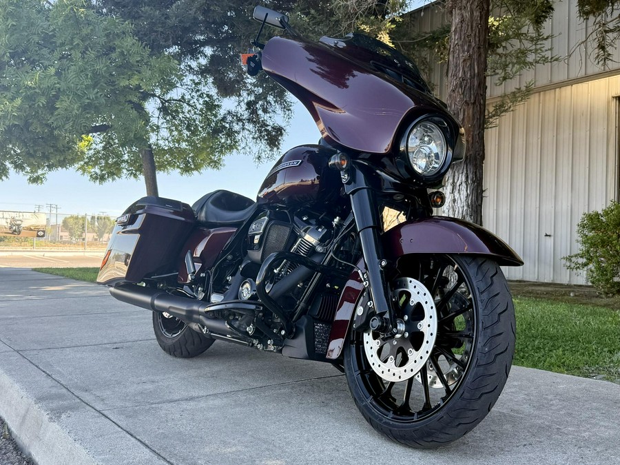 FLHXS 2018 Street Glide Special