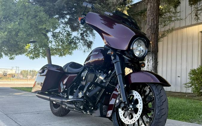 FLHXS 2018 Street Glide® Special