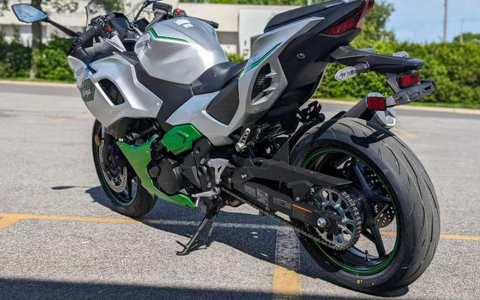 2024 Kawasaki Ninja® 7 Hybrid ABS